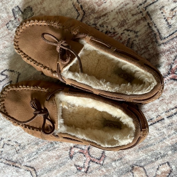 UGG Dakota Leather Moccasin Slippers in Chestnut Women’s Size 6 GUC - Picture 3 of 11
